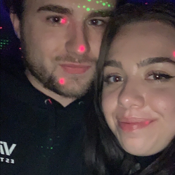 Meet your Posher, Stefani - Picture 1 of 1